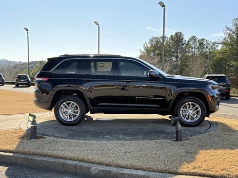 New 2025 Jeep Grand Cherokee Laredo X w/ Luxury Tech Group I image 8