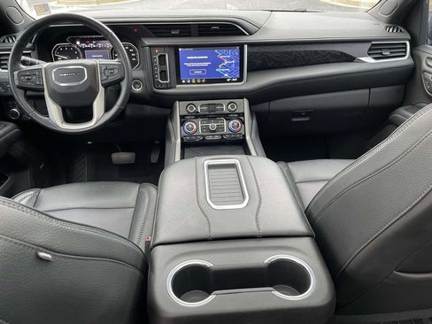 Used 2021 GMC Yukon Denali w/ Denali Premium Package image 15