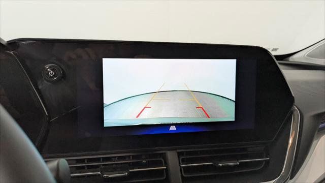 Used 2025 Chevrolet Trax LT w/ LT Convenience Package FWD image 32