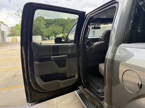 Used 2015 Ford F150 XLT w/ Equipment Group 302A Luxury AWD/4WD image 32