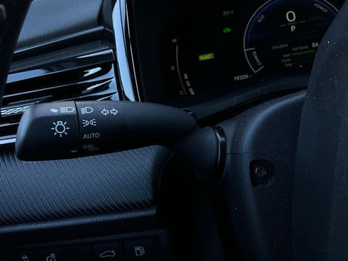 Used 2025 Toyota Camry SE image 35