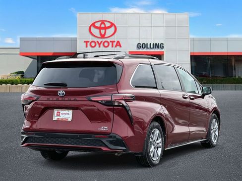 Certified 2021 Toyota Sienna XSE image 5
