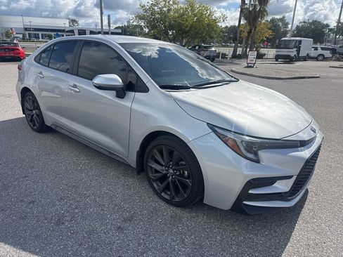 Used 2025 Toyota Corolla SE FWD image 3