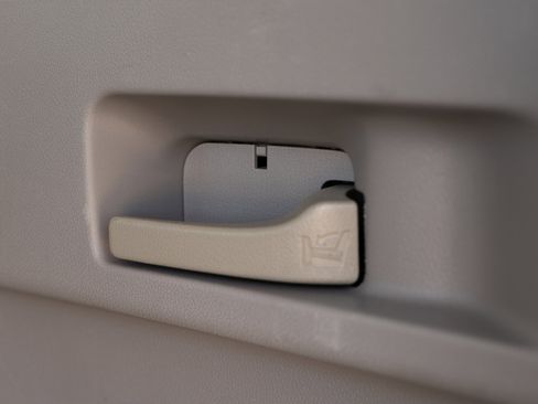 Used 2014 Honda CR-V LX image 40