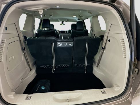 Used 2018 Chrysler Pacifica Touring-L image 30