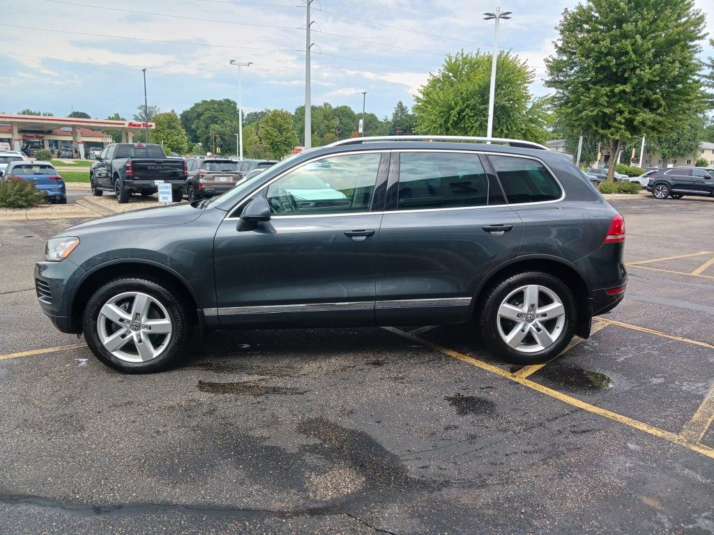 Used 2014 Volkswagen Touareg Sport AWD/4WD image 7