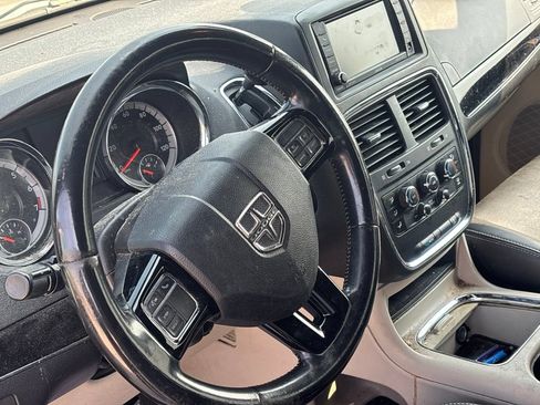 Used 2017 Dodge Grand Caravan SXT FWD image 2