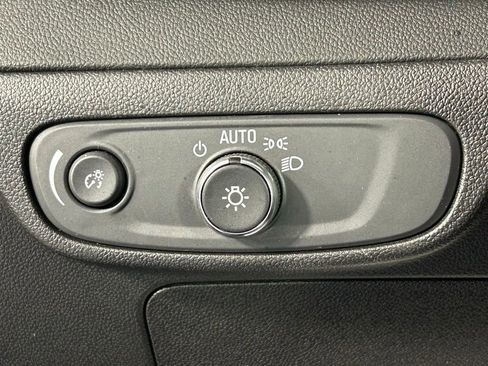 Used 2023 Chevrolet Bolt EUV Premier FWD image 27