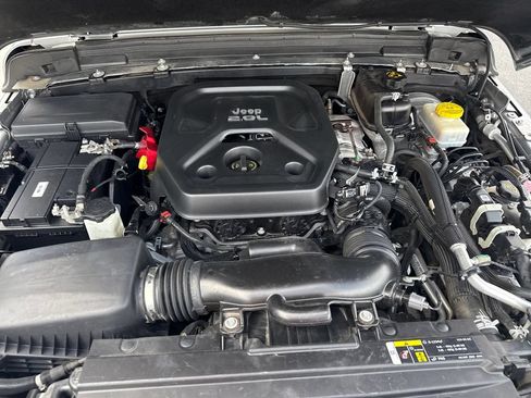 Used 2020 Jeep Wrangler Unlimited Sahara AWD/4WD image 28