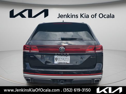 Used 2024 Volkswagen Atlas Peak Edition SEL AWD/4WD image 4