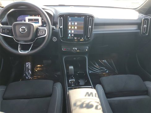 Certified 2025 Volvo XC40 B5 Plus image 14