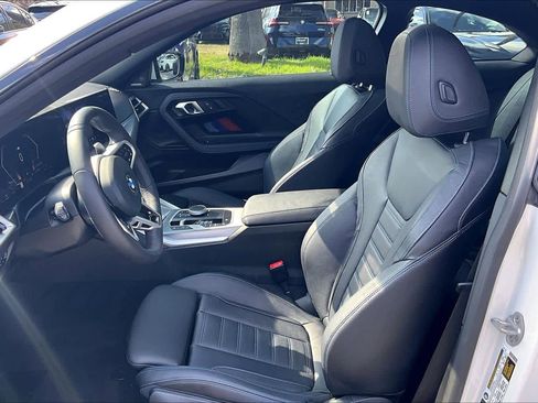 Used 2025 BMW 230i Coupe w/ M Sport Package image 8