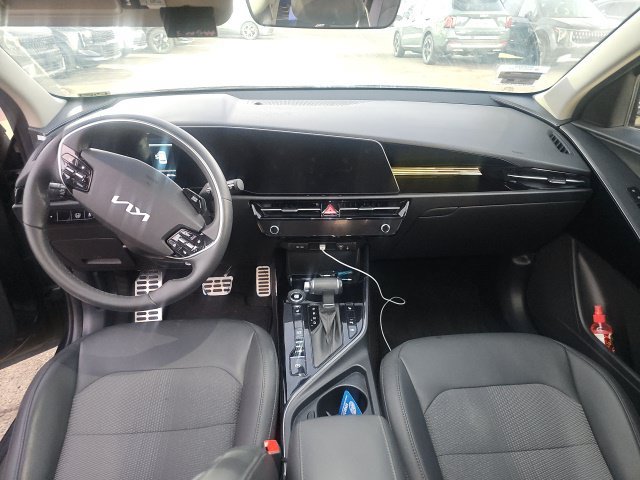 Used 2025 Kia Niro EX Touring FWD image 11