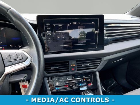 Used 2025 Volkswagen Jetta Sport FWD image 9