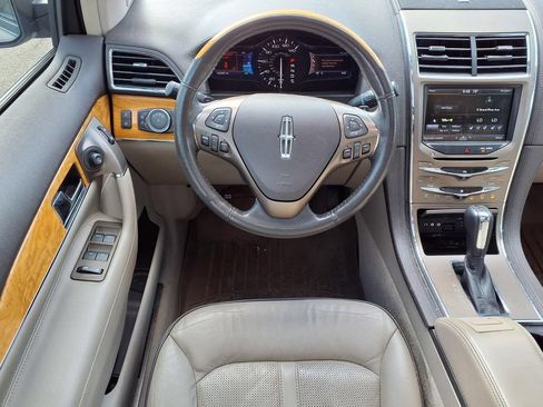 Used 2013 Lincoln MKX AWD image 12