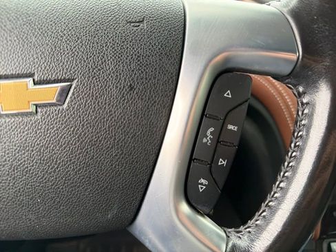 Used 2017 Chevrolet Traverse LT w/ Style and Technology Package FWD image 11