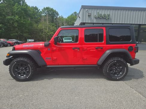 Used 2023 Jeep Wrangler Unlimited w/ Cold Weather Group AWD/4WD image 7