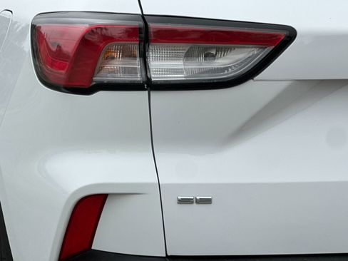 Certified 2022 Ford Escape SE image 27