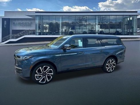 New 2027 Lincoln Navigator L Reserve RWD image 4