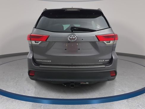 Used 2019 Toyota Highlander XLE image 6
