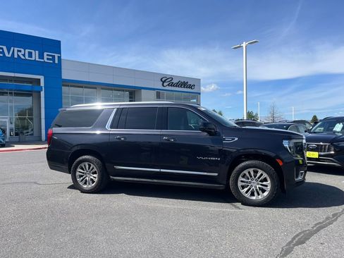 Used 2024 GMC Yukon XL SLT w/ SLT Luxury Package AWD/4WD image 3