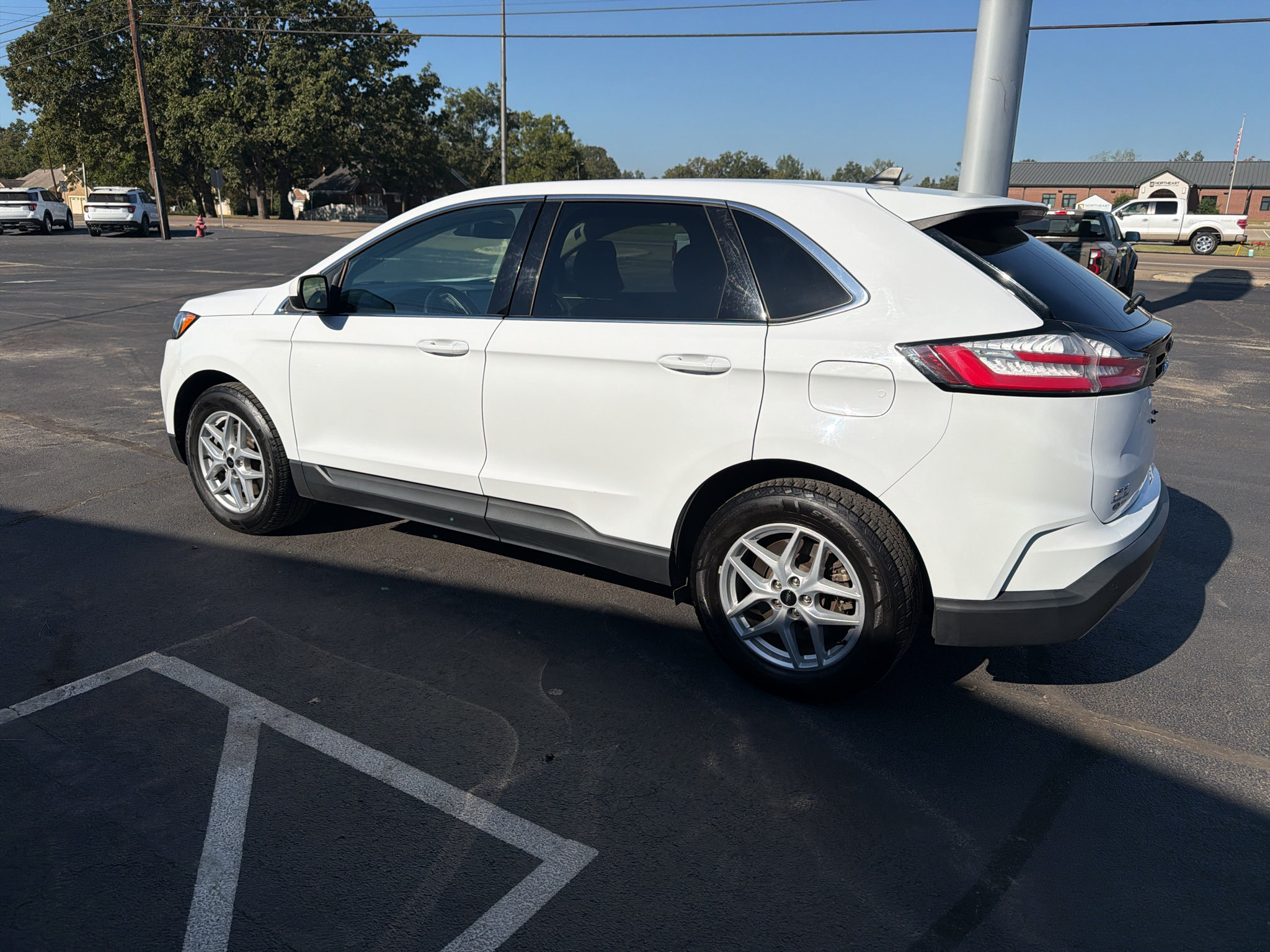 Used 2024 Ford Edge SEL AWD/4WD image 3