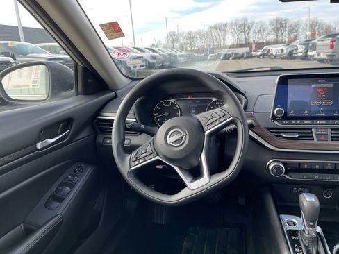 Used 2024 Nissan Altima 2.5 SV image 16