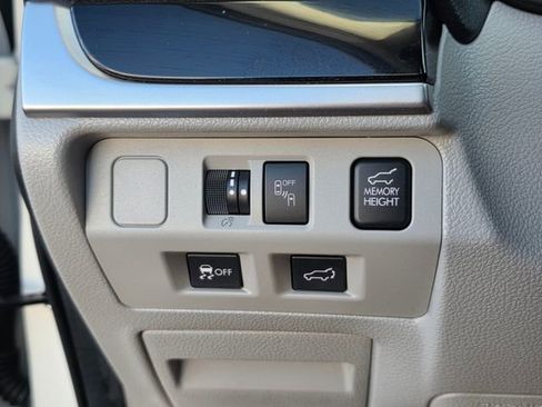 Used 2017 Subaru Forester 2.5i Limited w/ Popular Package #2 image 36