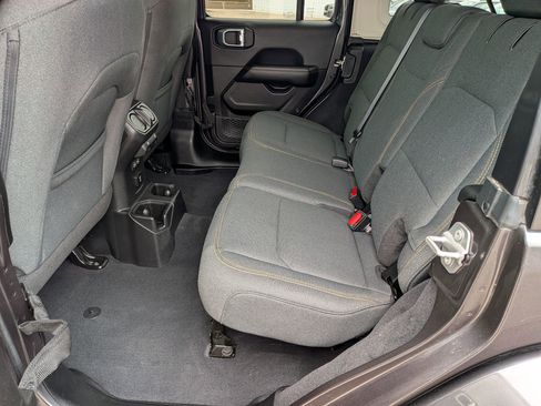 Used 2025 Jeep Wrangler Unlimited Sahara AWD/4WD image 24