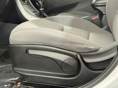 Used 2016 Hyundai Elantra SE FWD image 24