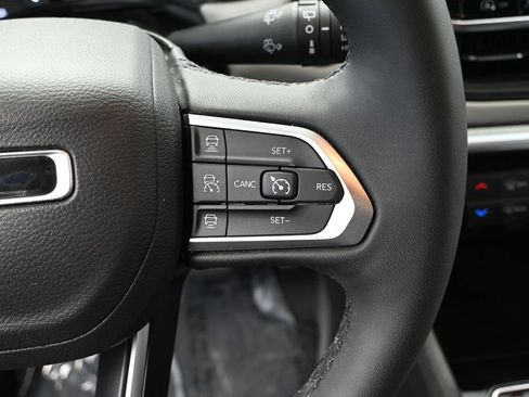 Used 2025 Jeep Compass Limited AWD/4WD image 22