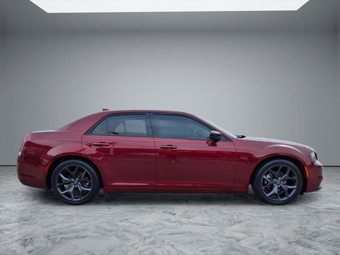 Used 2021 Chrysler 300 Touring w/ Sport Appearance Package image 8