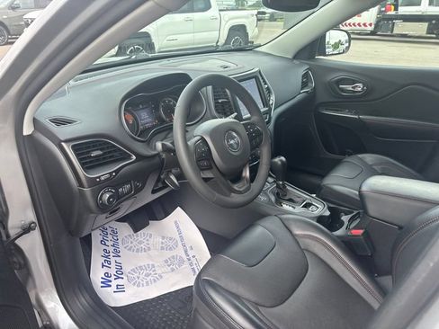 Used 2022 Jeep Cherokee Trailhawk w/ Premium Leather Package AWD/4WD image 24