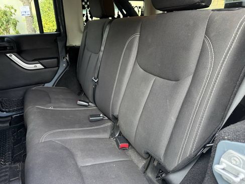 Used 2015 Jeep Wrangler Unlimited Sahara w/ Connectivity Group AWD/4WD image 14