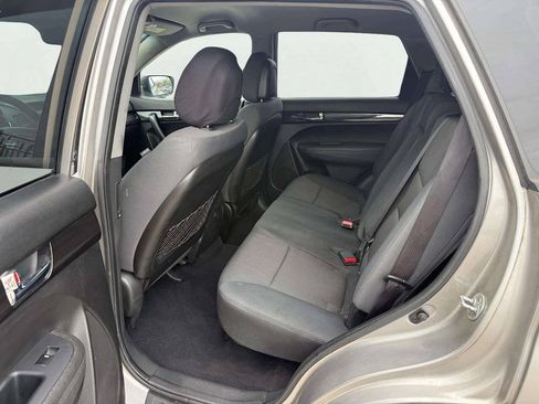 Used 2013 Kia Sorento LX w/ Convenience Pkg AWD/4WD image 11