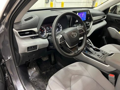 Used 2023 Toyota Highlander L image 19