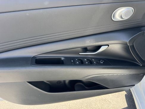 Used 2024 Hyundai Elantra Limited FWD image 15