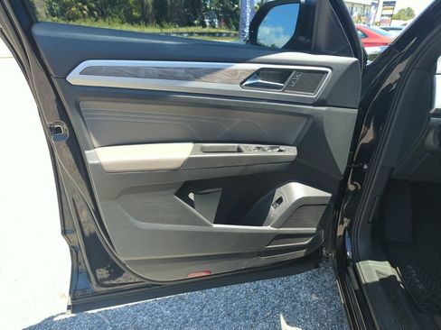 Used 2023 Volkswagen Atlas Cross Sport SE w/ Panoramic Sunroof Package FWD image 18