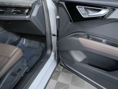 Used 2025 Audi Q4 e-tron Premium Plus w/ Premium Plus image 22