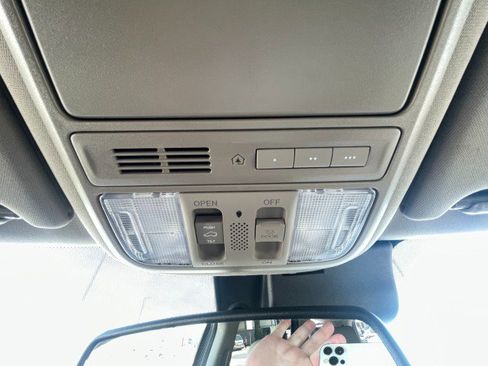 Used 2017 Honda Pilot Touring image 42