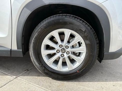 Used 2025 Toyota Grand Highlander AWD image 10