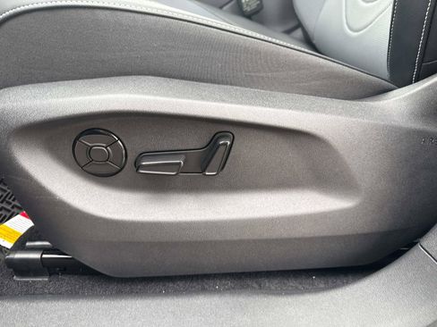 New 2025 Volkswagen Tiguan SE image 21