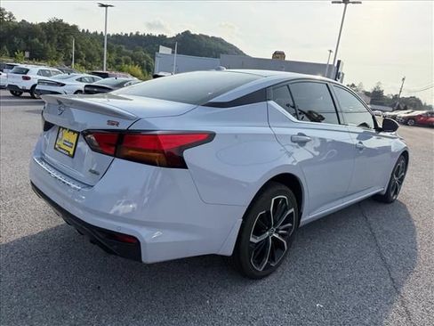 Used 2023 Nissan Altima 2.5 SR AWD/4WD image 12