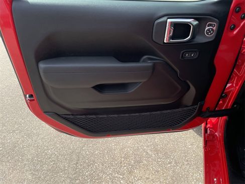 New 2025 Jeep Gladiator Sport image 11