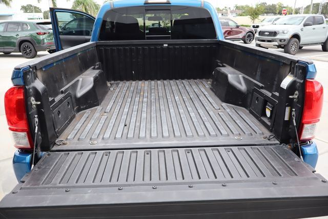 Used 2017 Toyota Tacoma TRD Sport w/ Tow Package RWD image 20