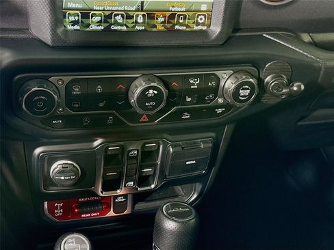 Used 2023 Jeep Gladiator Mojave w/ Cold Weather Group AWD/4WD image 10