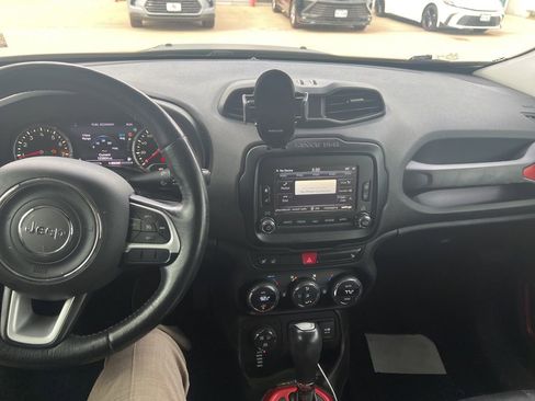 Used 2016 Jeep Renegade Trailhawk w/ Premium Trailhawk Package image 13