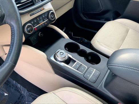 Used 2020 Ford Escape Titanium image 14