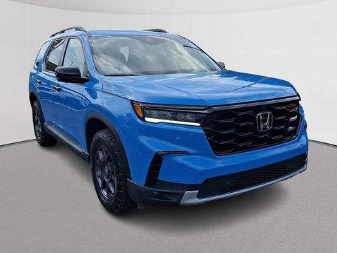 Certified 2024 Honda Pilot TrailSport image 2