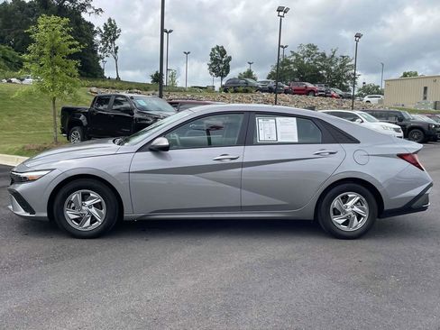 Certified 2026 Hyundai Elantra SE FWD image 6